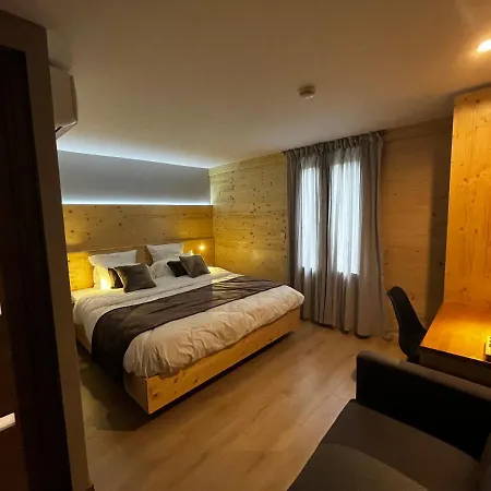 9Wagram Hotel Boutique Le Mans Exterior photo